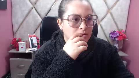 sara_thonson_ online show from February 17, 2:52 am