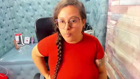 sara_thonson_ online show from May 8, 5:02 am