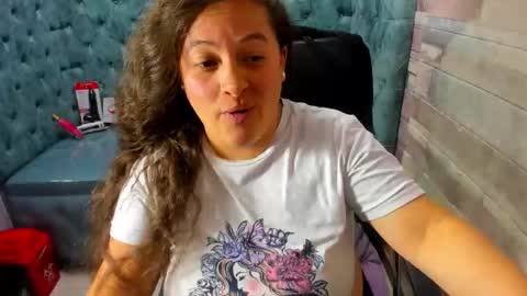 sara_thonson_ online show from June 2, 3:52 am