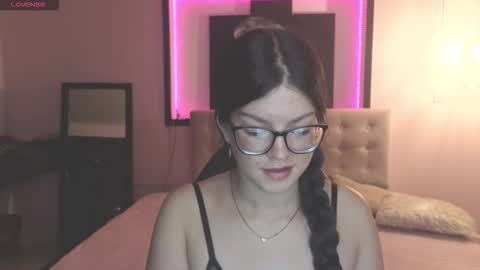 sara_valderrama_ online show from March 2, 1:18 pm