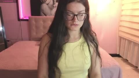 sara_valderrama_ online show from May 7, 1:38 pm