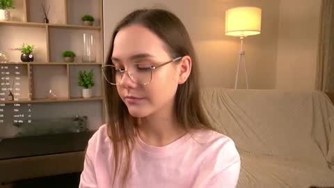 Snapshot of sara_whooops chatting on December 22, 7:33 pm Im Sara online show from December 22, 7:33 pm