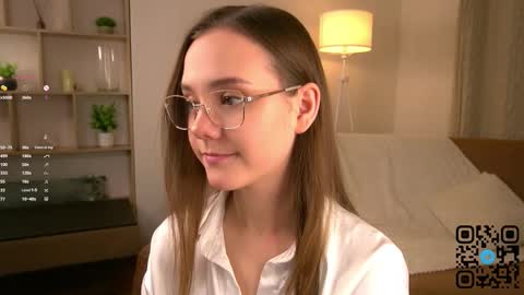 Snapshot of sara_whooops chatting on January 13, 5:29 pm Im Sara online show from January 13, 5:29 pm