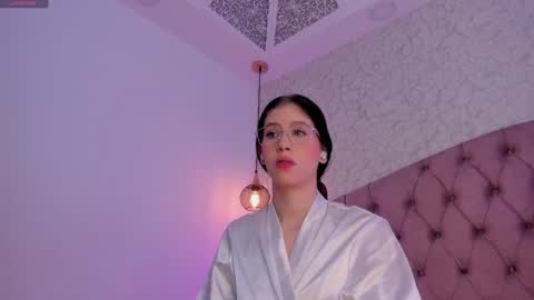Snapshot of saraa_joness_ chatting on May 4, 6:59 pm Sara online show from May 4, 6:59 pm