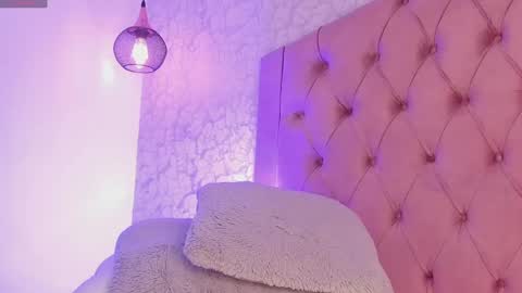 Snapshot of saraa_joness_ chatting on May 14, 6:15 pm Sara online show from May 14, 6:15 pm