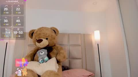 Snapshot of saraa_milleer chatting on January 23, 11:47 pm Sara Miller online show from January 23, 11:47 pm