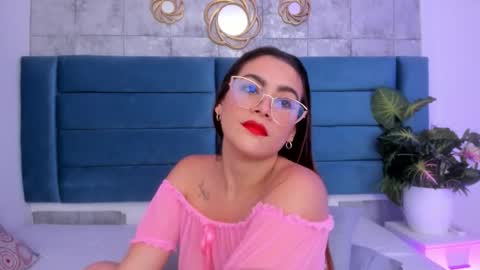 Snapshot of saraalvarezx chatting on February 23, 4:43 am Sara Alvarezx online show from February 23, 4:43 am