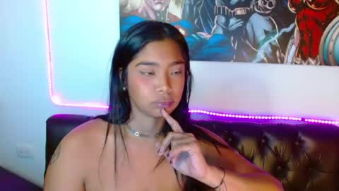 Snapshot of saraapril_1 chatting on December 27, 1:43 am SARAHGIL online show from December 27, 1:43 am