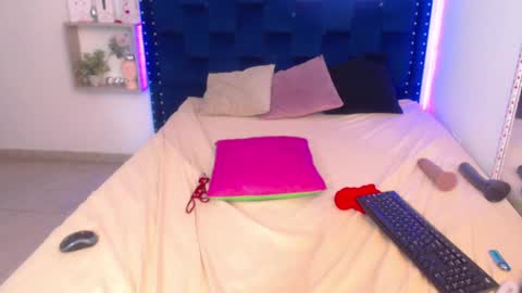 Snapshot of saraapril_1 chatting on February 2, 3:39 pm SARAHGIL online show from February 2, 3:39 pm