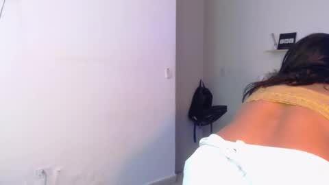 Snapshot of saraapril_1 chatting on February 5, 1:47 am SARAHGIL online show from February 5, 1:47 am