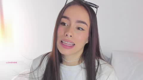 Snapshot of saraarchbould chatting on December 5, 5:06 pm Sara online show from December 5, 5:06 pm