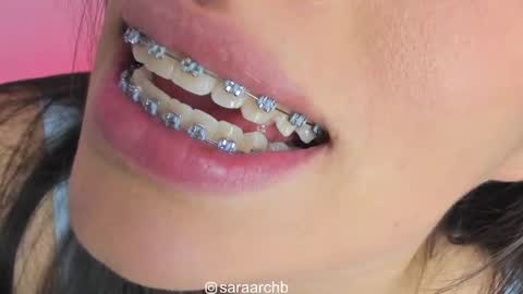 Snapshot of saraarchbould chatting on October 28, 7:05 pm Sara online show from October 28, 7:05 pm