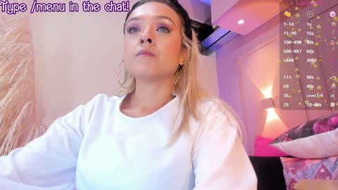 Snapshot of saraavila_ chatting on December 22, 3:00 am SaraAvila online show from December 22, 3:00 am