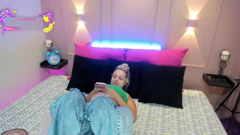 Snapshot of saraavila_ chatting on September 15, 8:09 pm SaraAvila online show from September 15, 8:09 pm