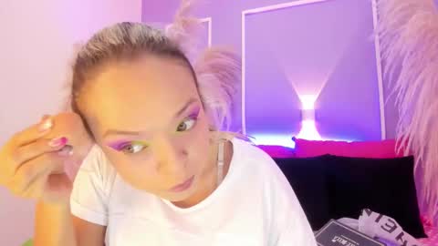 Snapshot of saraavila_ chatting on October 17, 8:22 pm SaraAvila online show from October 17, 8:22 pm