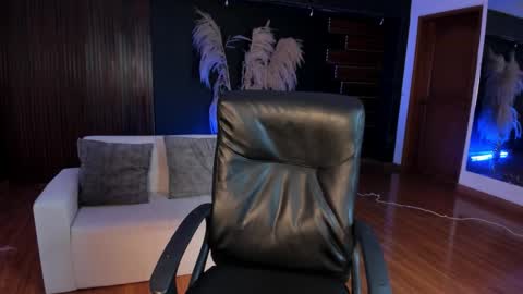 Sara  Everyday From 1430 to 2130 Col Time online show from December 22, 7:44 pm