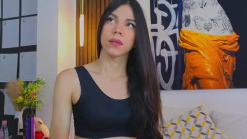 Sara online show from May 5, 9:01 pm