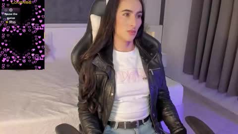 Snapshot of saragomez_1 chatting on January 10, 1:35 pm Sara Gomez online show from January 10, 1:35 pm