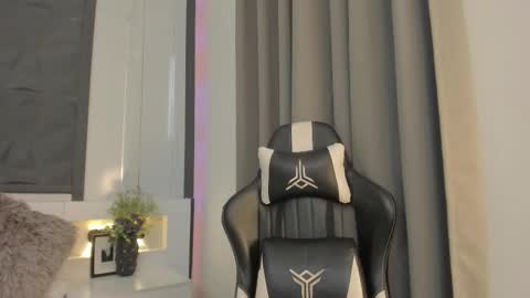 Snapshot of saragomez_1 chatting on February 11, 4:12 pm Sara Gomez online show from February 11, 4:12 pm