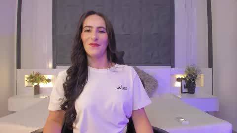 Snapshot of saragomez_1 chatting on February 20, 1:22 pm Sara Gomez online show from February 20, 1:22 pm