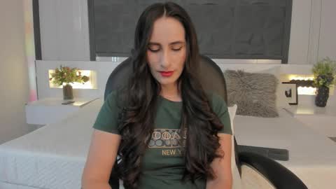 Snapshot of saragomez_1 chatting on February 25, 12:15 pm Sara Gomez online show from February 25, 12:15 pm