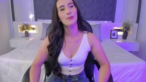 Snapshot of saragomez_1 chatting on March 1, 12:18 pm Sara Gomez online show from March 1, 12:18 pm