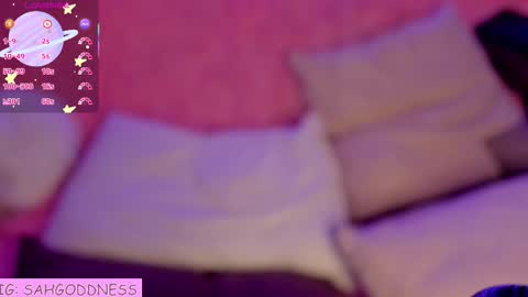 sarah IINDEPENDENT MODEL  online show from February 18, 11:55 pm