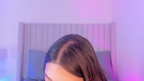 Snapshot of sarah_bonneth chatting on December 22, 11:18 am Sarah Bonneth online show from December 22, 11:18 am