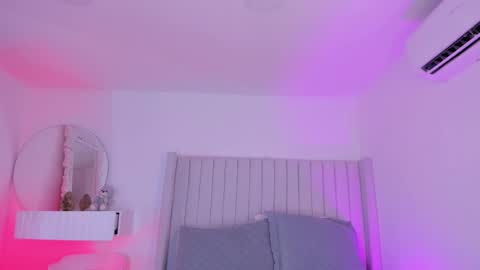 Snapshot of sarah_bonneth chatting on January 14, 11:49 am Sarah Bonneth online show from January 14, 11:49 am