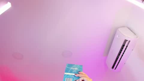 Snapshot of sarah_bonneth chatting on February 6, 11:57 am Sarah Bonneth online show from February 6, 11:57 am