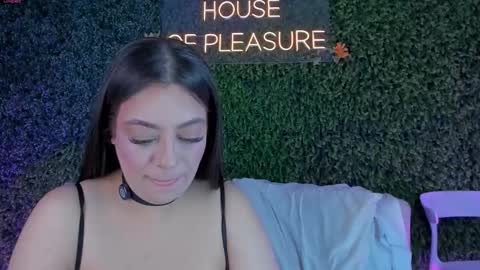 Sarah Bonneth online show from March 13, 11:39 am