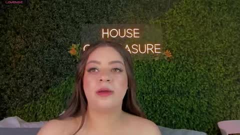 Sarah Bonneth online show from March 18, 10:51 am