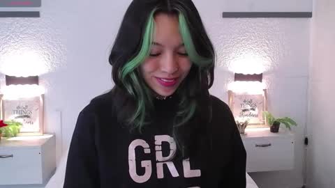 Snapshot of sarah_cute028 chatting on February 9, 1:48 pm Sarah online show from February 9, 1:48 pm