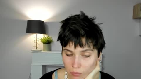 Sarah online show from March 22, 2:42 pm