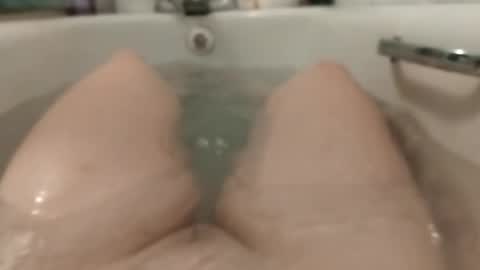 Sarahs room online show from March 1, 6:54 pm