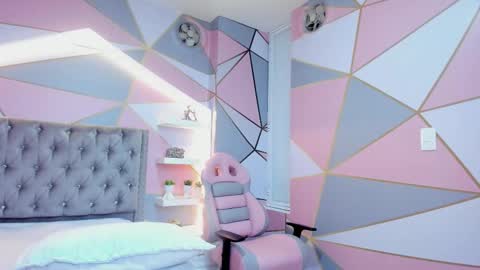 Sarah online show from December 20, 2:24 pm