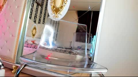 Sarah online show from February 16, 9:00 pm