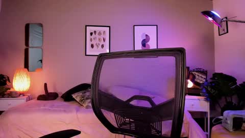   online show from December 19, 2:23 am