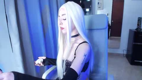 Snapshot of sarahbellamy chatting on November 22, 9:41 am Sarah online show from November 22, 9:41 am