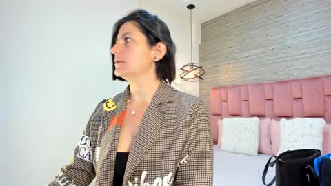 Sarah Deyvis online show from January 16, 1:47 pm