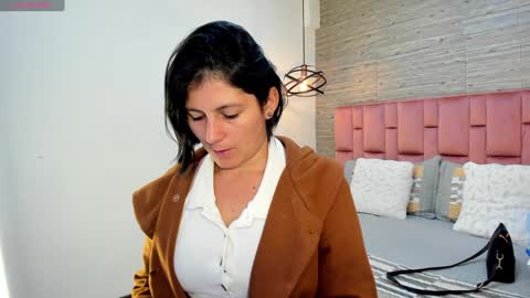 Sarah Deyvis online show from January 27, 1:09 pm