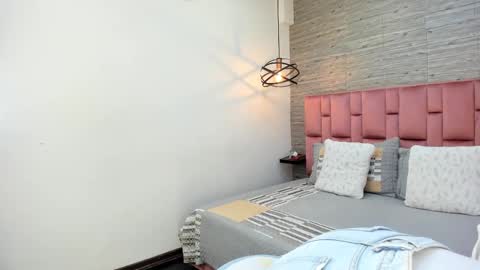 Sarah Deyvis online show from February 10, 5:19 pm