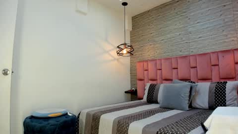 Sarah Deyvis online show from February 19, 4:11 pm