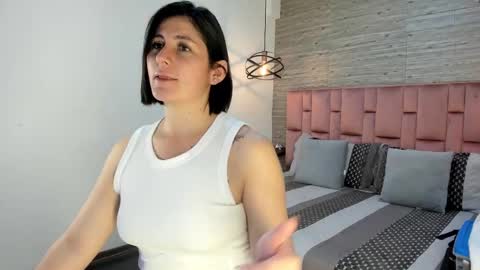 Sarah Deyvis online show from February 22, 2:08 pm