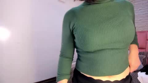 Sarah Deyvis online show from March 10, 1:10 pm