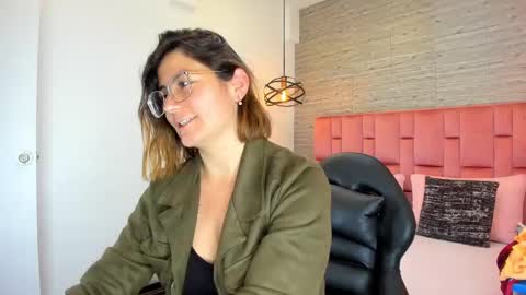 Sarah Deyvis online show from September 9, 2:49 pm