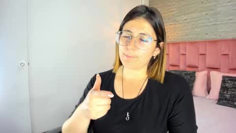 Sarah Deyvis online show from September 18, 6:43 pm