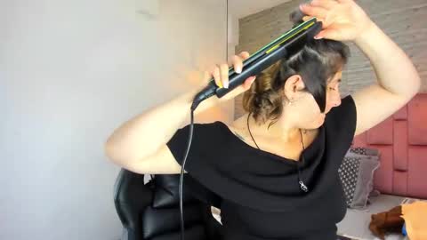 Sarah Deyvis online show from October 10, 3:00 pm