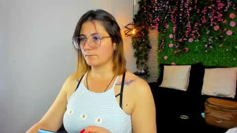 Sarah Deyvis online show from November 8, 2:50 pm