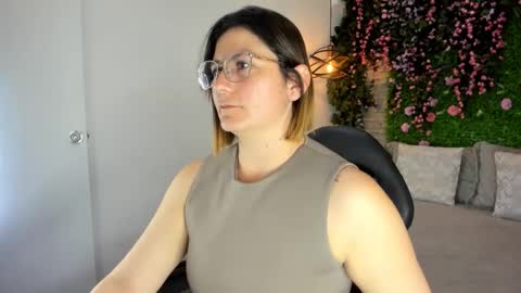 Snapshot of sarahdeyvis chatting on January 7, 3:14 pm Sarah Deyvis online show from January 7, 3:14 pm